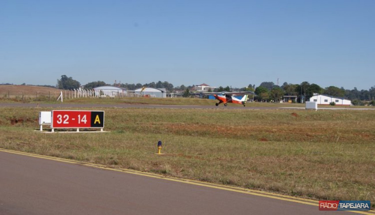 Avião pequeno cai próximo ao aeroporto de Erechim (RS) #shorts 