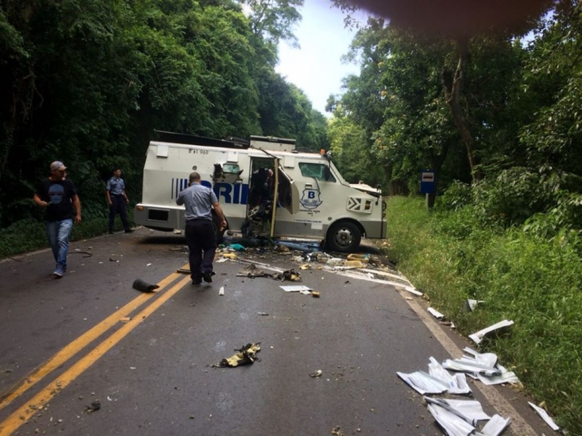Criminosos atacam carro-forte na BR 470 em Bento Gonçalves