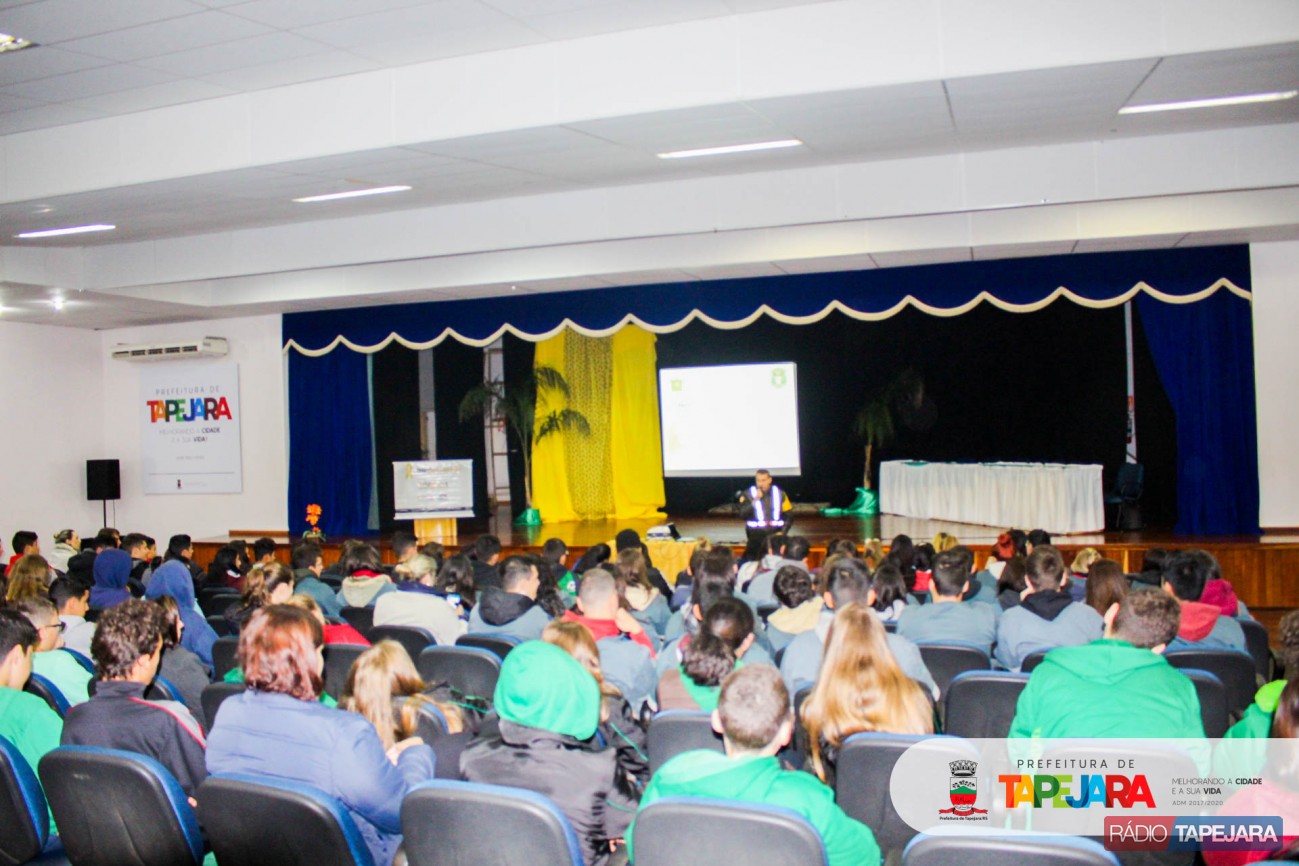 Maio Amarelo: palestra aborda prevenção de acidentes em Tapejara