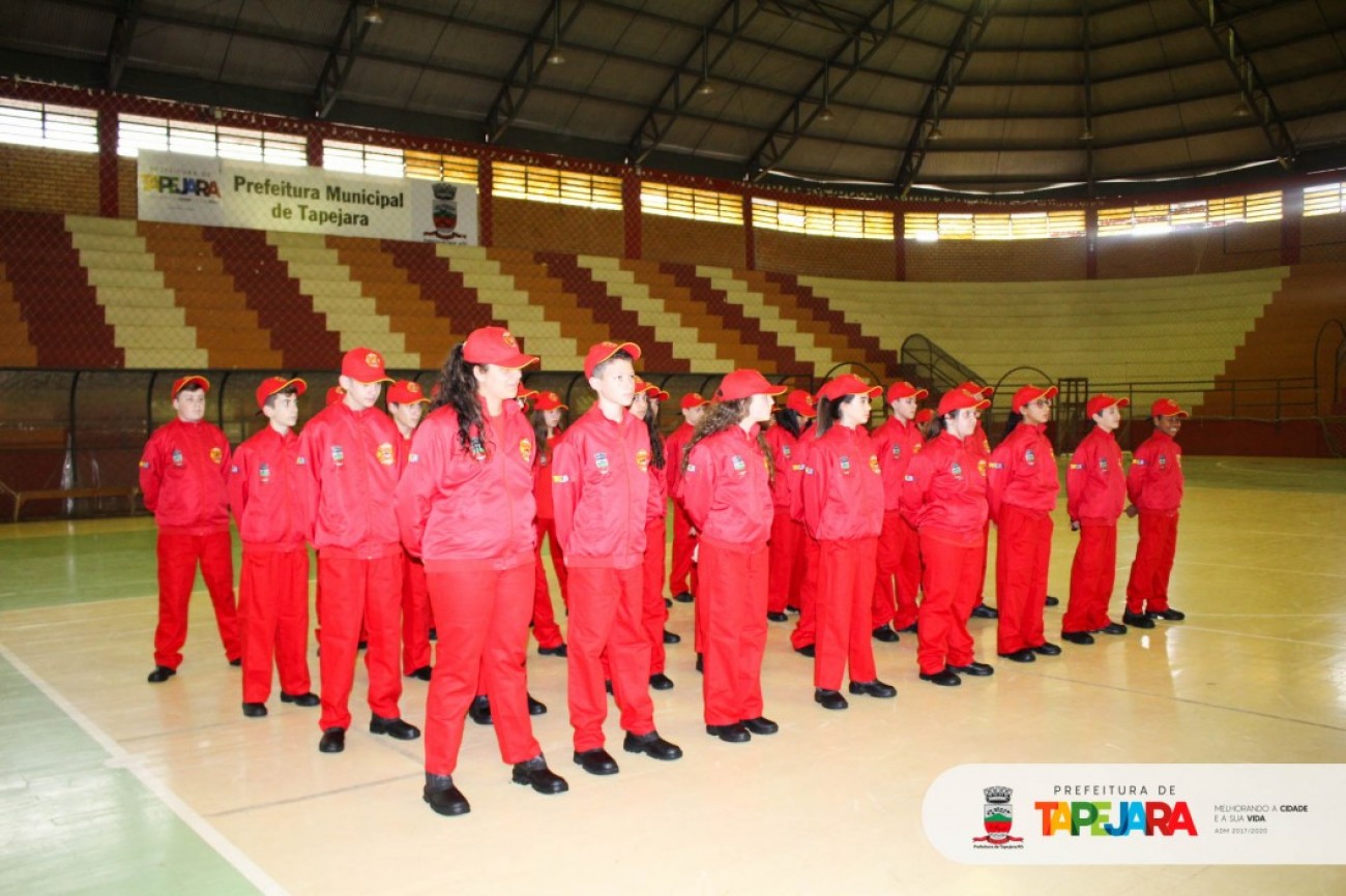 Bombeiros Mirins de Tapejara recebem uniforme