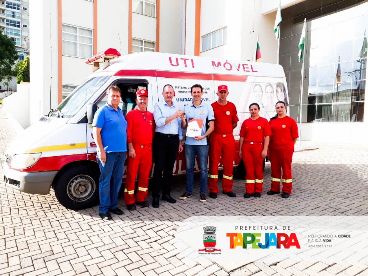 Prefeitura assina termo de doação de ambulância para os Bombeiros Voluntários