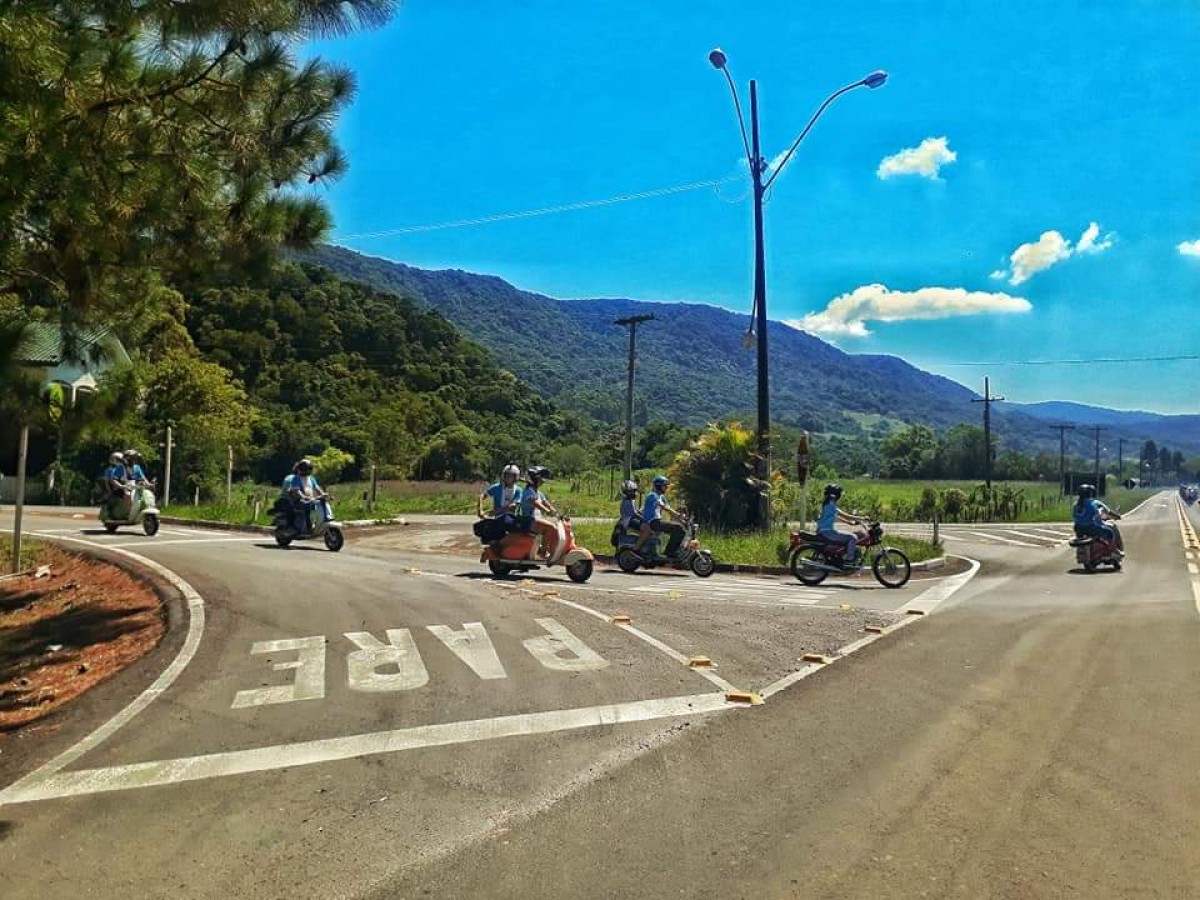 Lambreteiros de Tapejara participam de encontro nacional da categoria, em Santa Maria