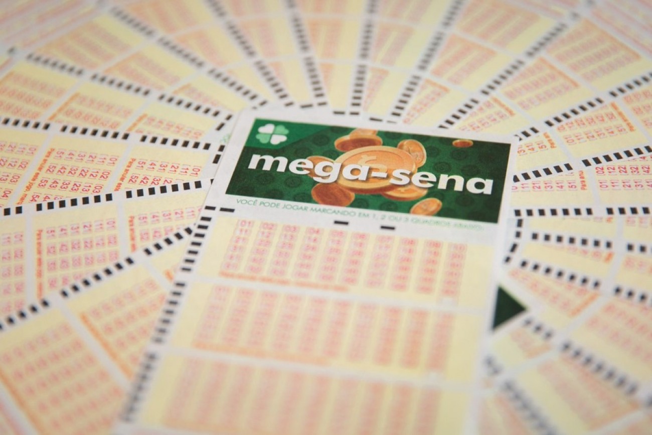 Mega-Sena acumula e pode pagar R$ 6,2 milhões na quarta