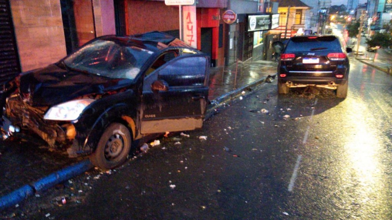 Motorista atropela quatro pessoas na rua Independência em Passo Fundo