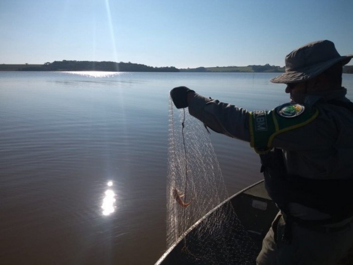 Batalhão Ambiental apreende mais de 600 metros de redes de pesca ilegal na Barragem de Ernestina