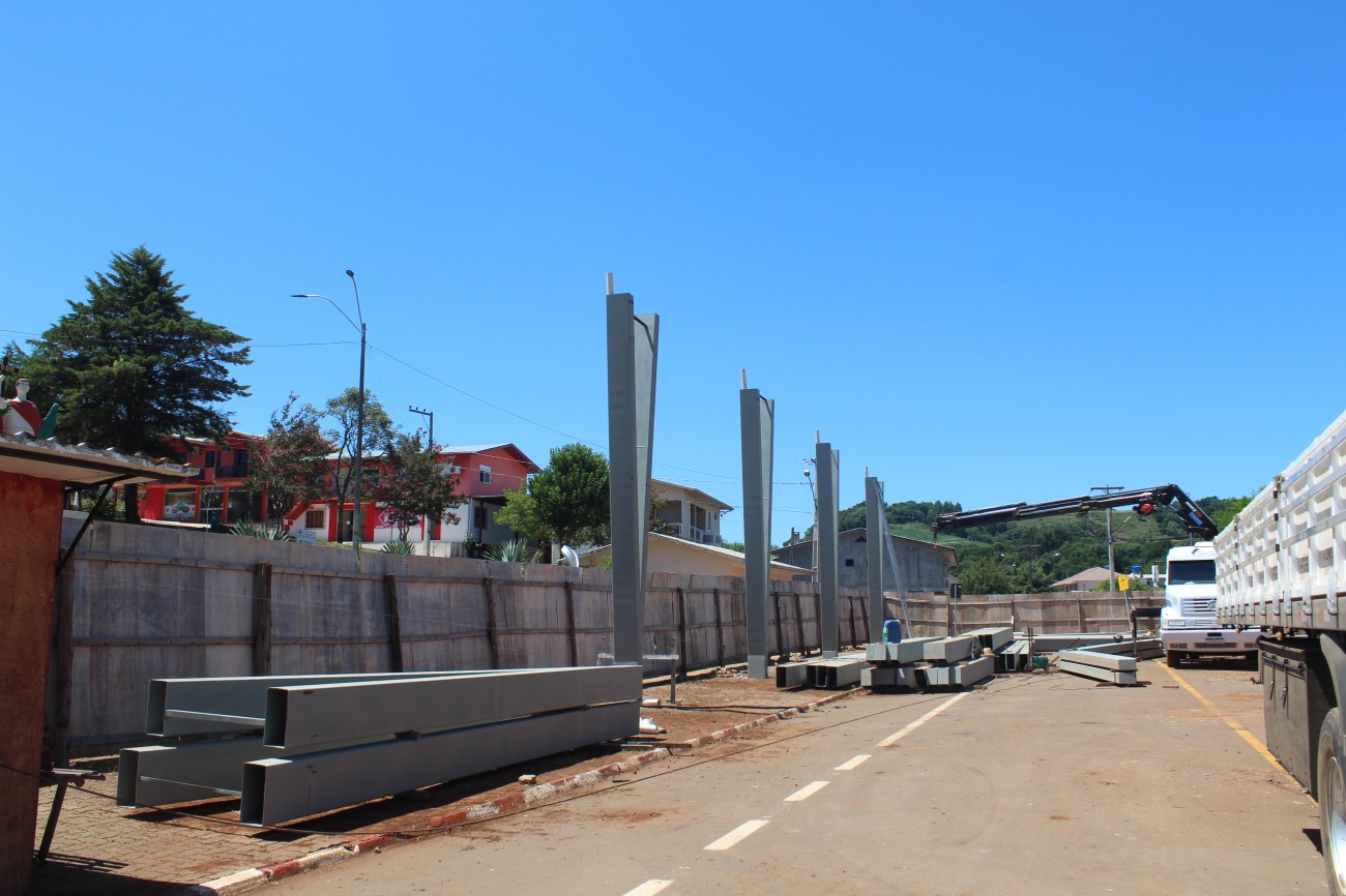 Inicia a construção da Rua Coberta em Santo Expedito do Sul