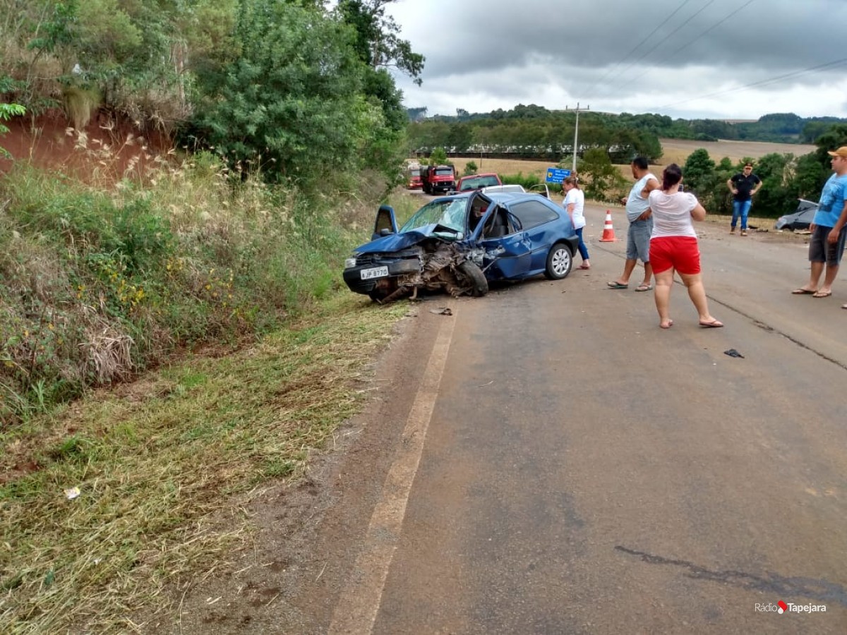 Colisão frontal entre dois veículos deixa uma pessoa ferida em Água Santa