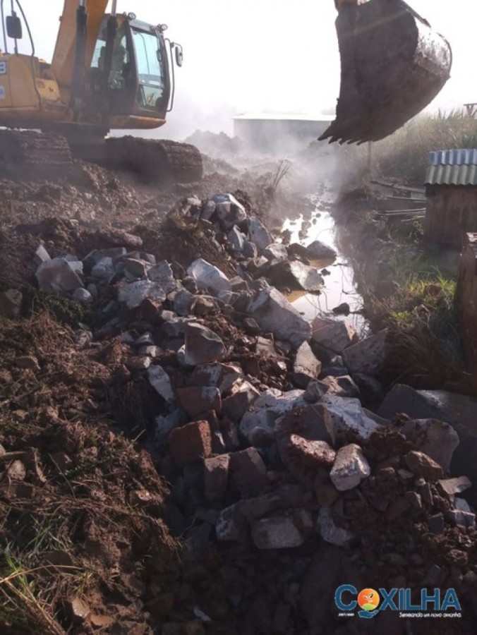 Obras de drenagem são realizadas no Bairro COHAB em Coxilha