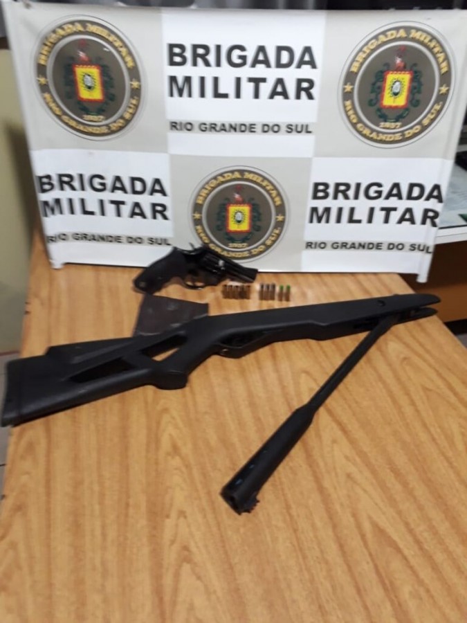 BM apreende armas por porte ilegal de arma de fogo em Barracão
