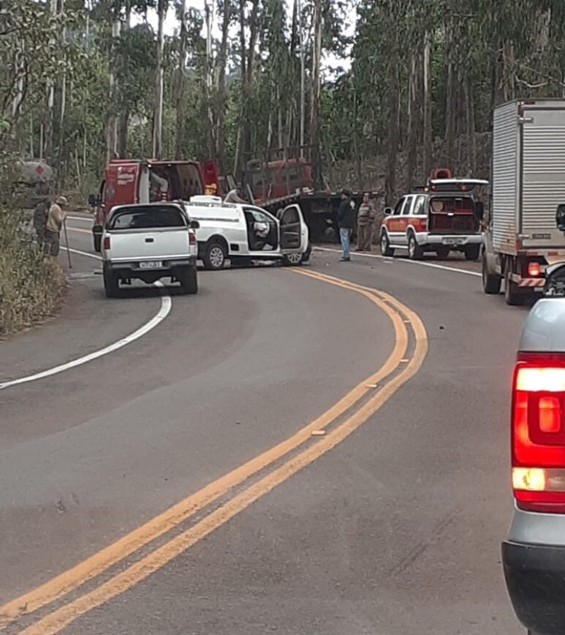 Colisão entre carro e caminhão deixa pessoa ferida na ERS-480 em São Valentim