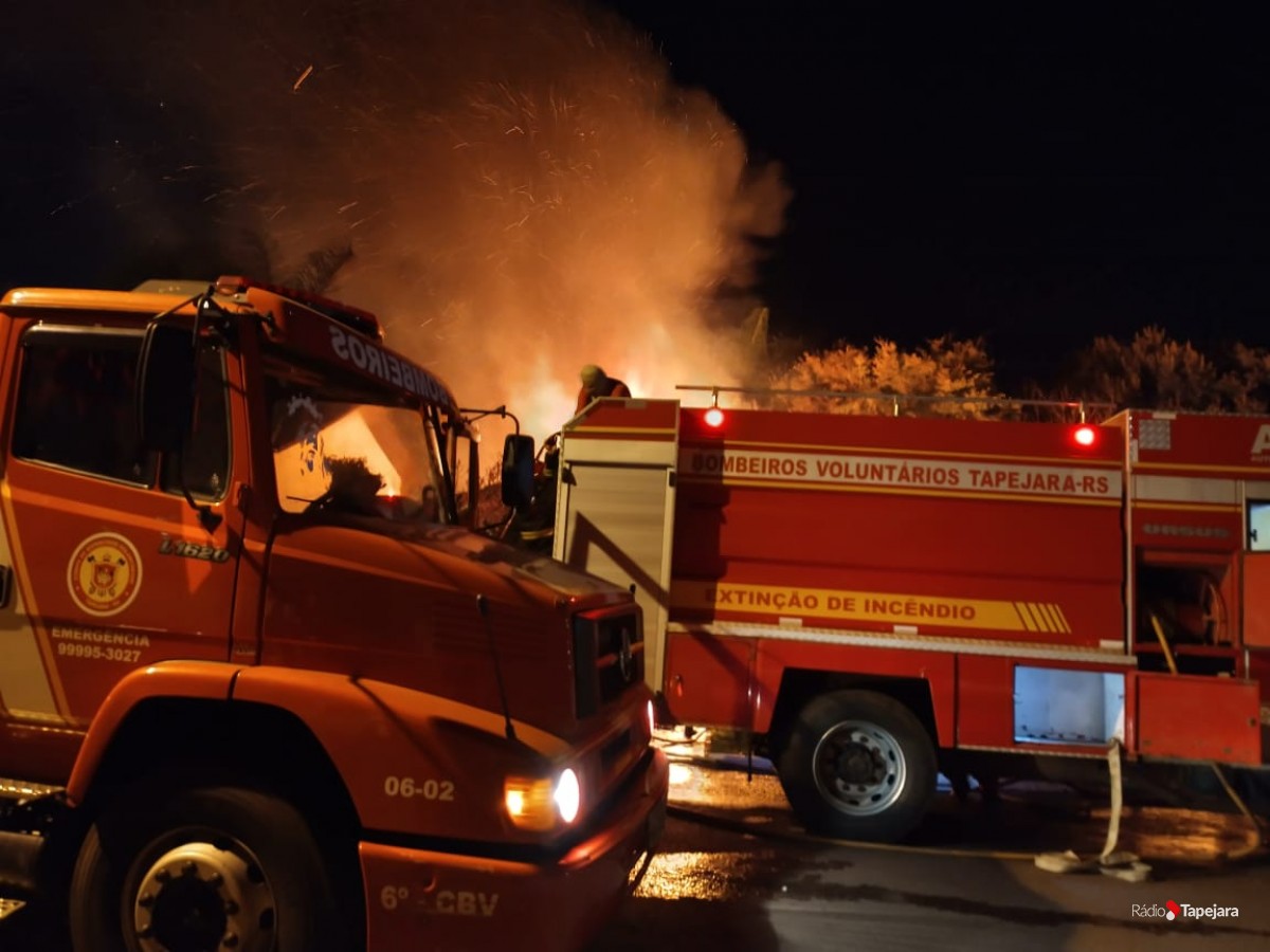 Incêndio destrói residência mista no Bairro São Paulo em Tapejara