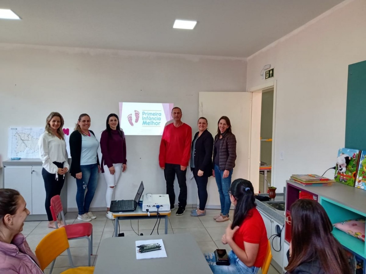Inicia capacitação para trabalhar com primeira infância em Santa Cecília do Sul