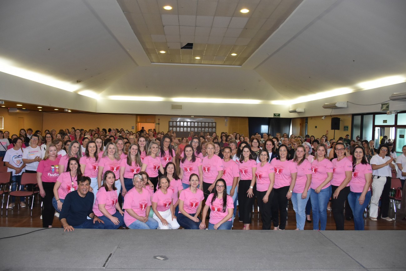 Mais de 300 mulheres participam do Outubro Rosa da AMAU