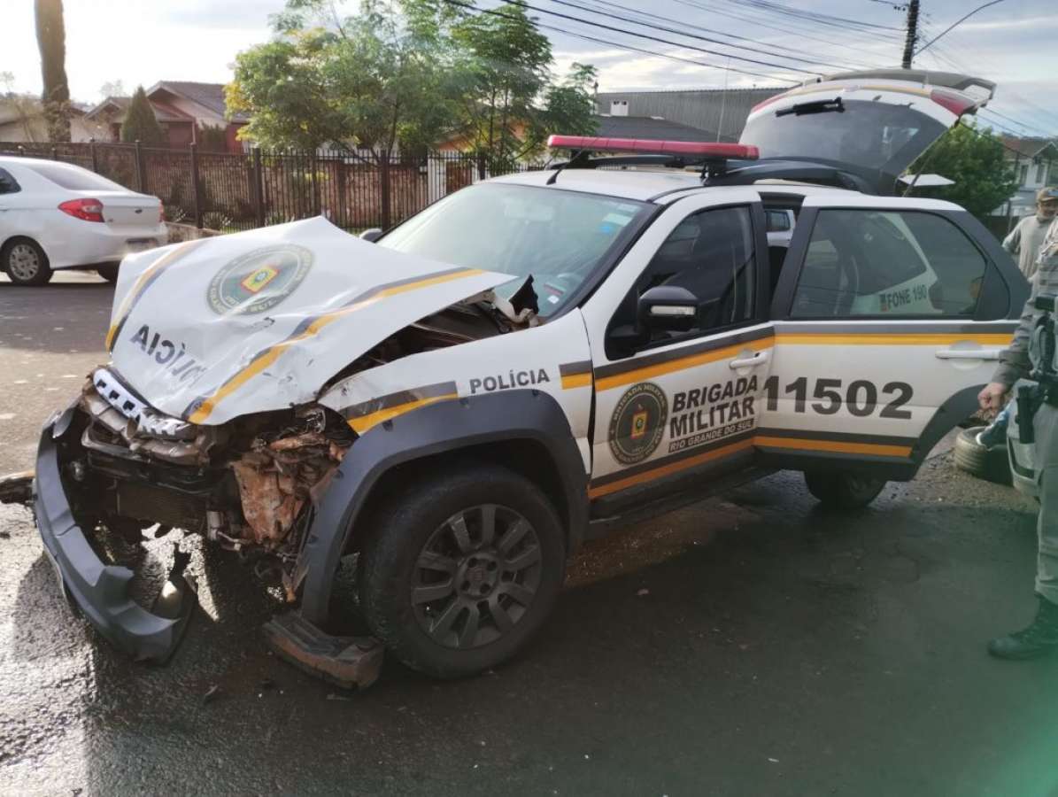 Colisão envolvendo viatura policial é registrada em Passo Fundo