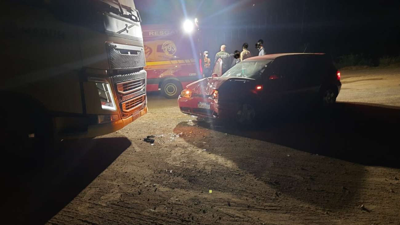 Colisão entre veículo de passeio e carreta é registrada da ERS-135 em Erebango