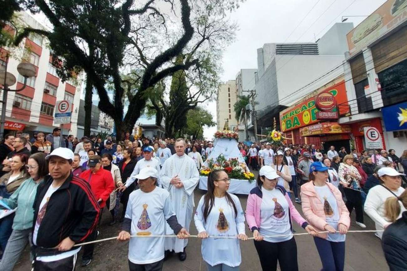 Romaria de Nossa Senhora Aparecida reúne milhares de fiéis em Passo Fundo