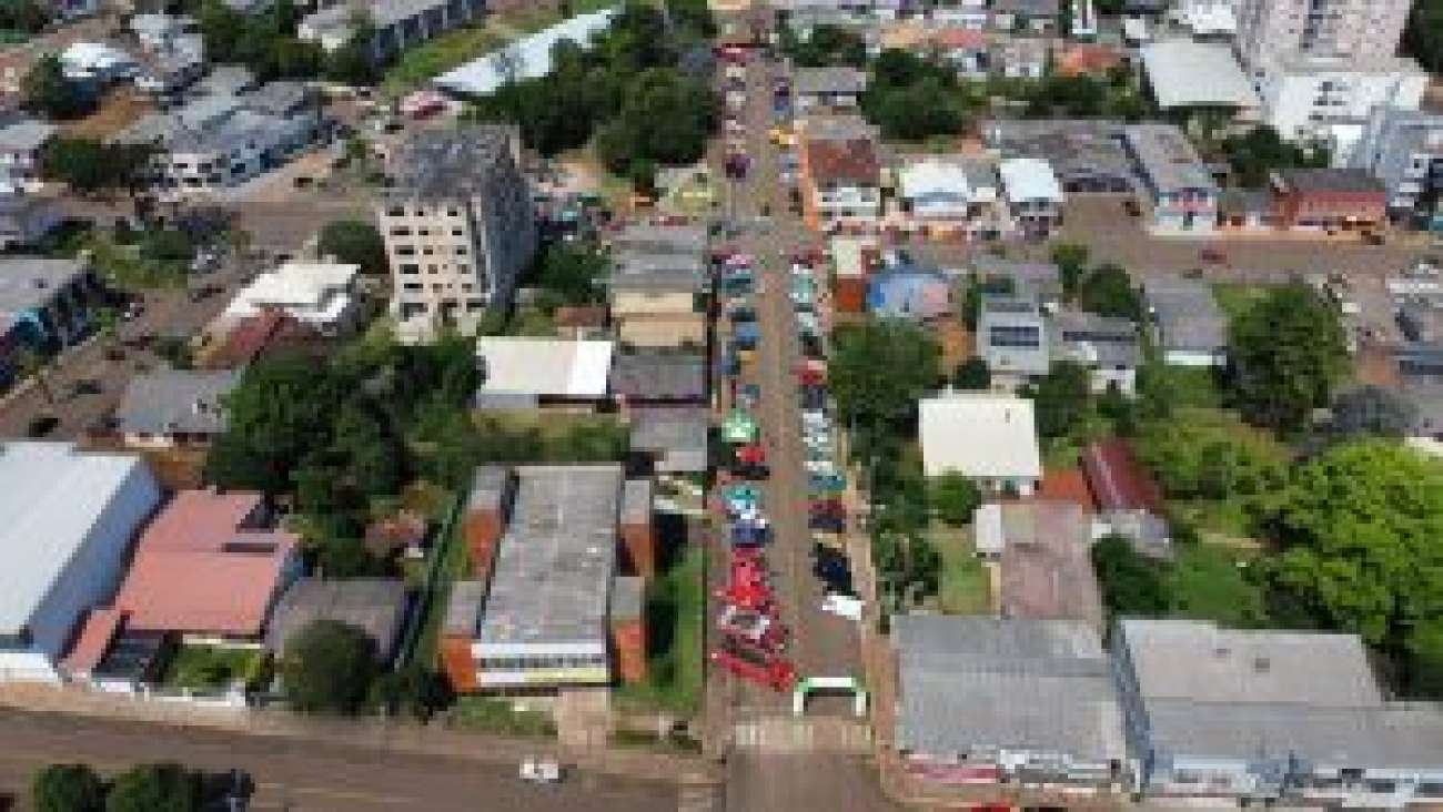 Encontro de carros antigos reúne mais de 200 veículos em São José do Ouro