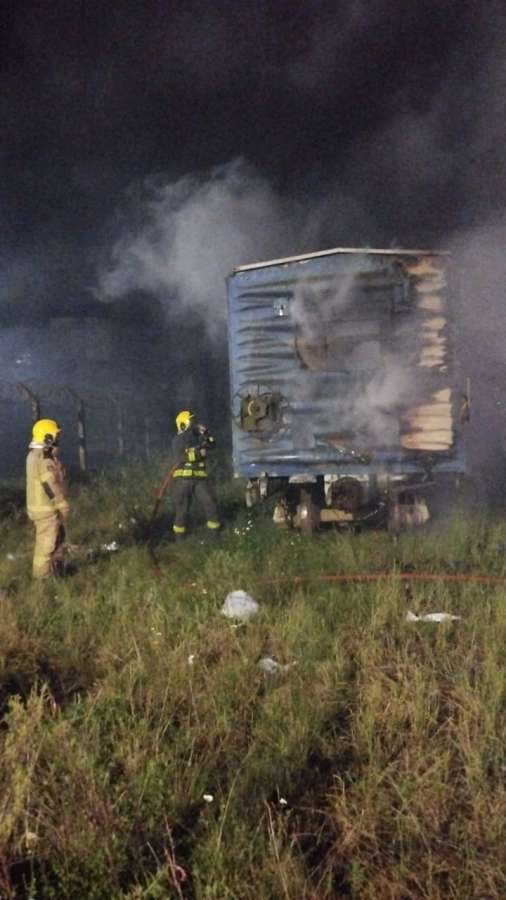 Bombeiros atendem princípio de incêndio em vagão abandonado em Vacaria