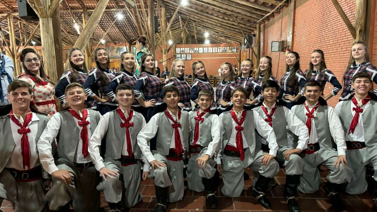 CTG Manoel Teixeira conquista cinco títulos em etapa do Circuito de Danças Tradicionais