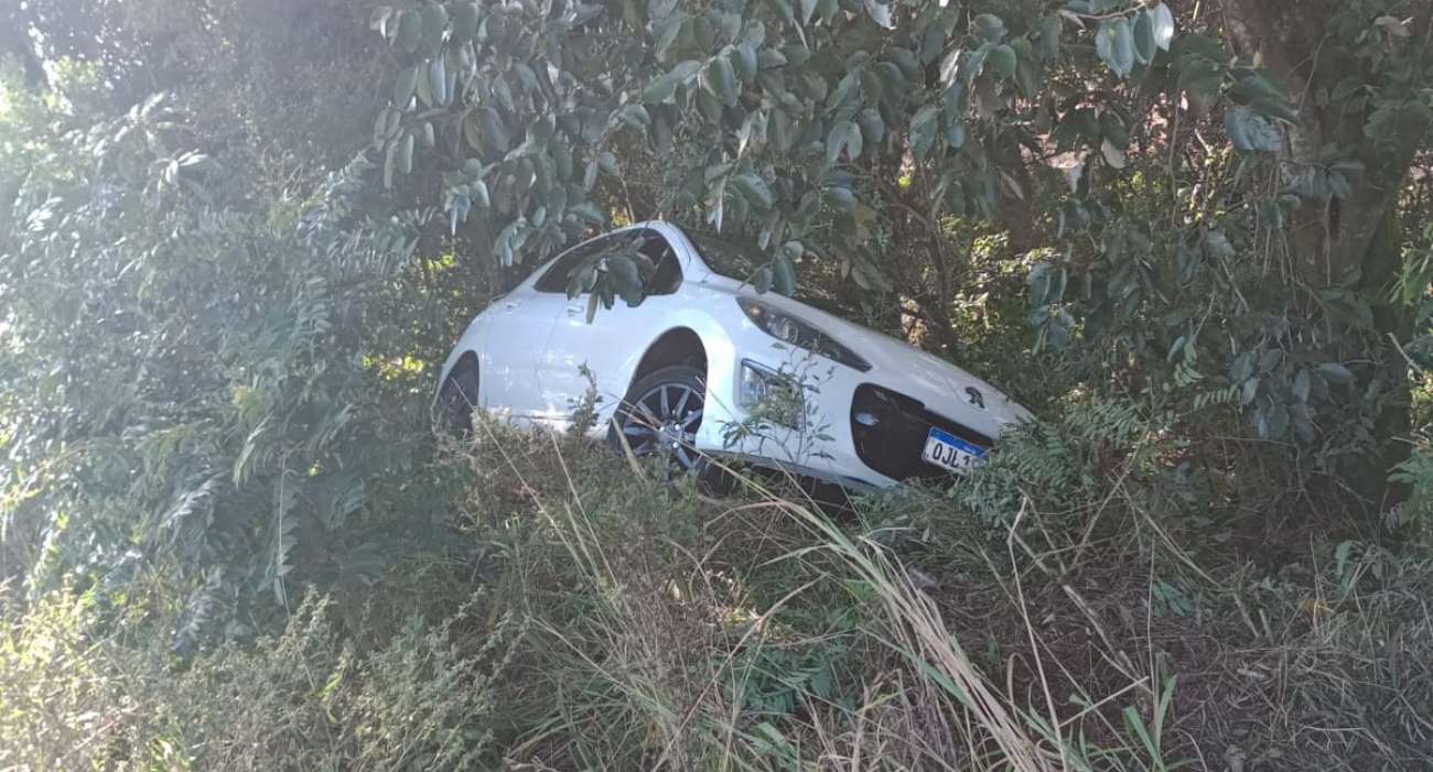 Condutor fica ferido em acidente na ERS-463, em Vila Lângaro