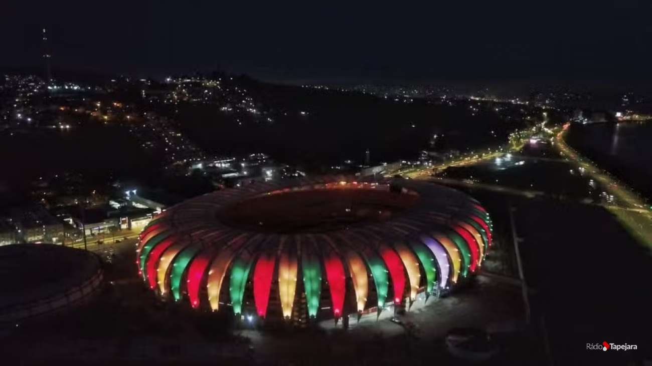 Inter ilumina Beira-Rio com cores da bandeira do Rio Grande do Sul após um mês sem luz. Confira as imagens.