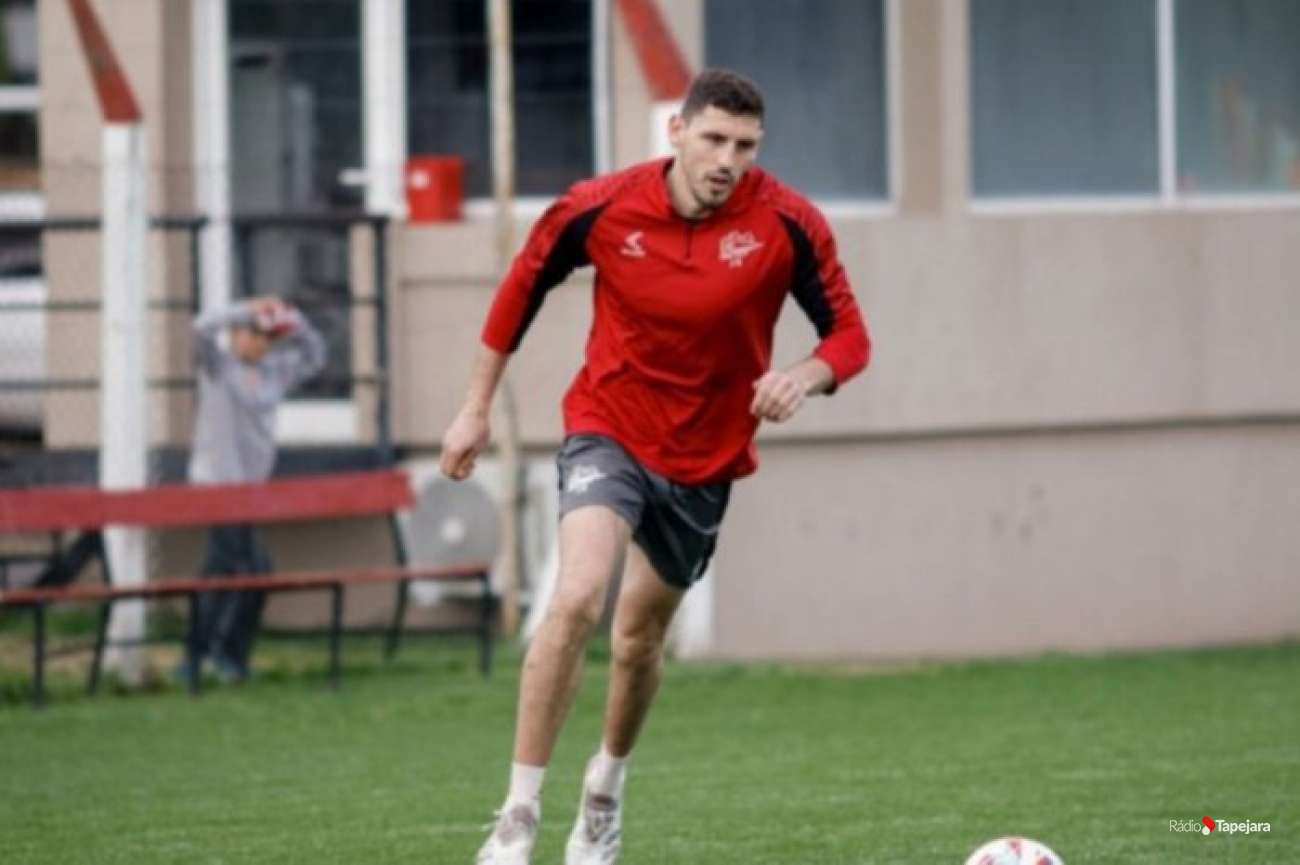 Quem é Agustín Rogel, zagueiro uruguaio próximo do Inter