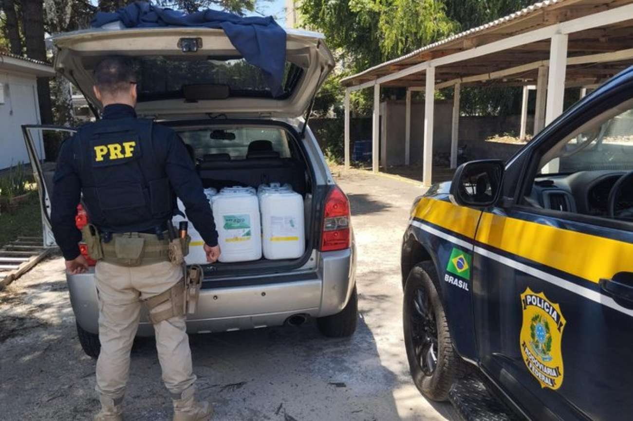 Motorista é preso com mais de 500 litros de agrotóxicos contrabandeados em São João da Urtiga