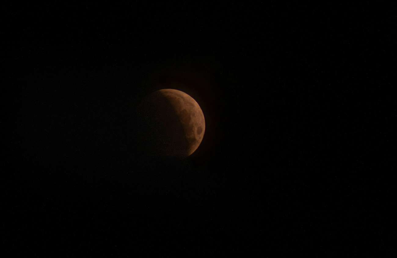 'Lua de Sangue': Eclipse total da Lua acontece na madrugada de sexta-feira