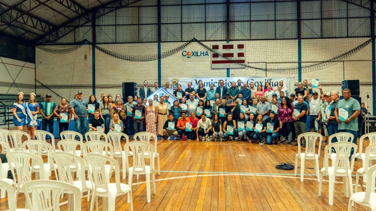 109 famílias de Coxilha recebem escrituras de seus imóveis