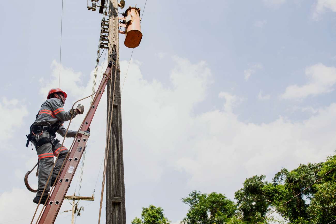 Dois desligamentos de energia serão realizados pela Coprel neste sábado