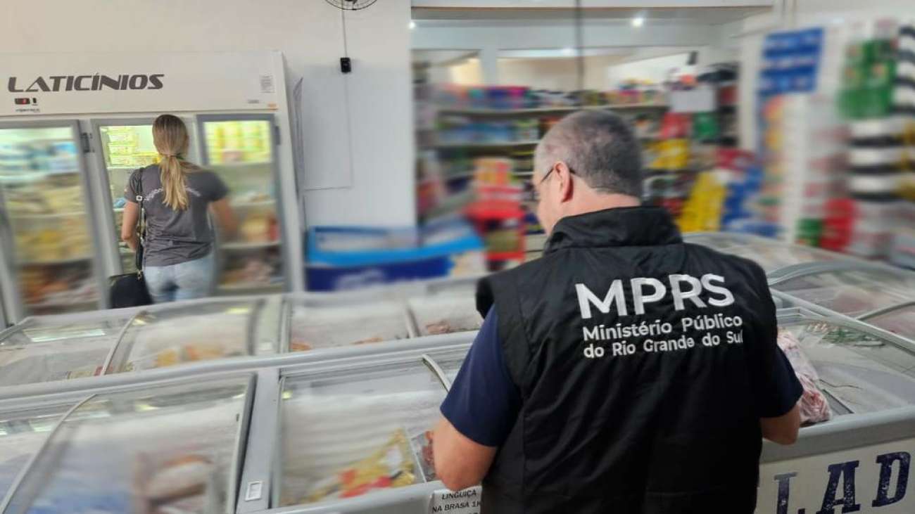 Força-tarefa apreende 700 Kg de alimentos de produtos impróprios para consumo em David Canabarro