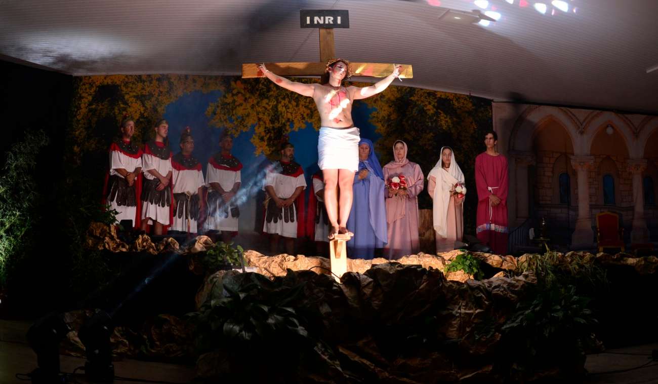 Encenação retrata Paixão de Cristo no Santuário de Ibiaçá