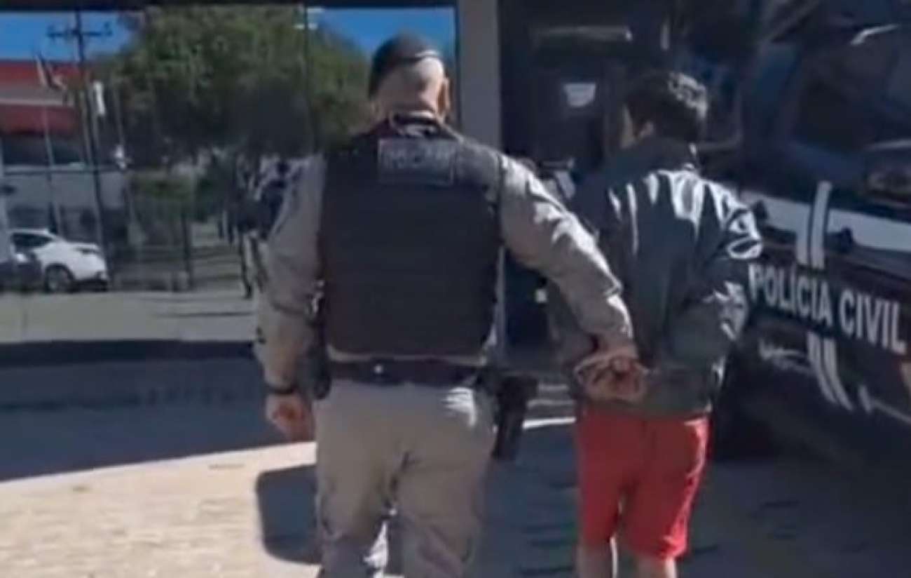 Suspeito de atear fogo na própria casa enquanto filha dormia é preso em Passo Fundo