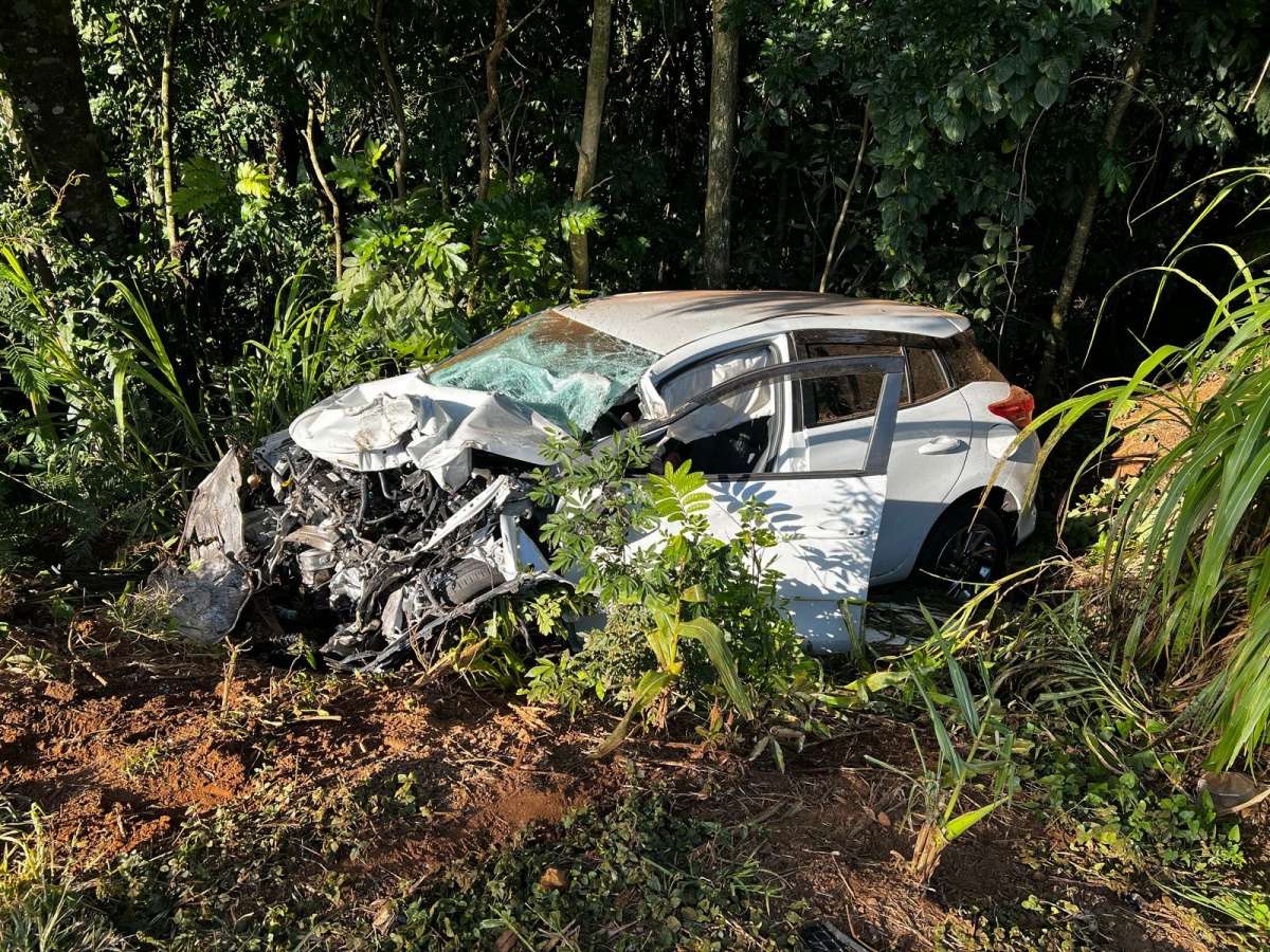 Grave acidente de trânsito deixa médica ferida na ERS-135, em Getúlio Vargas