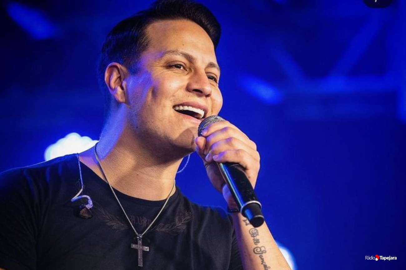 Após seis meses de recuperação, Paulinho Dill retorna aos palcos com a banda Os Atuais