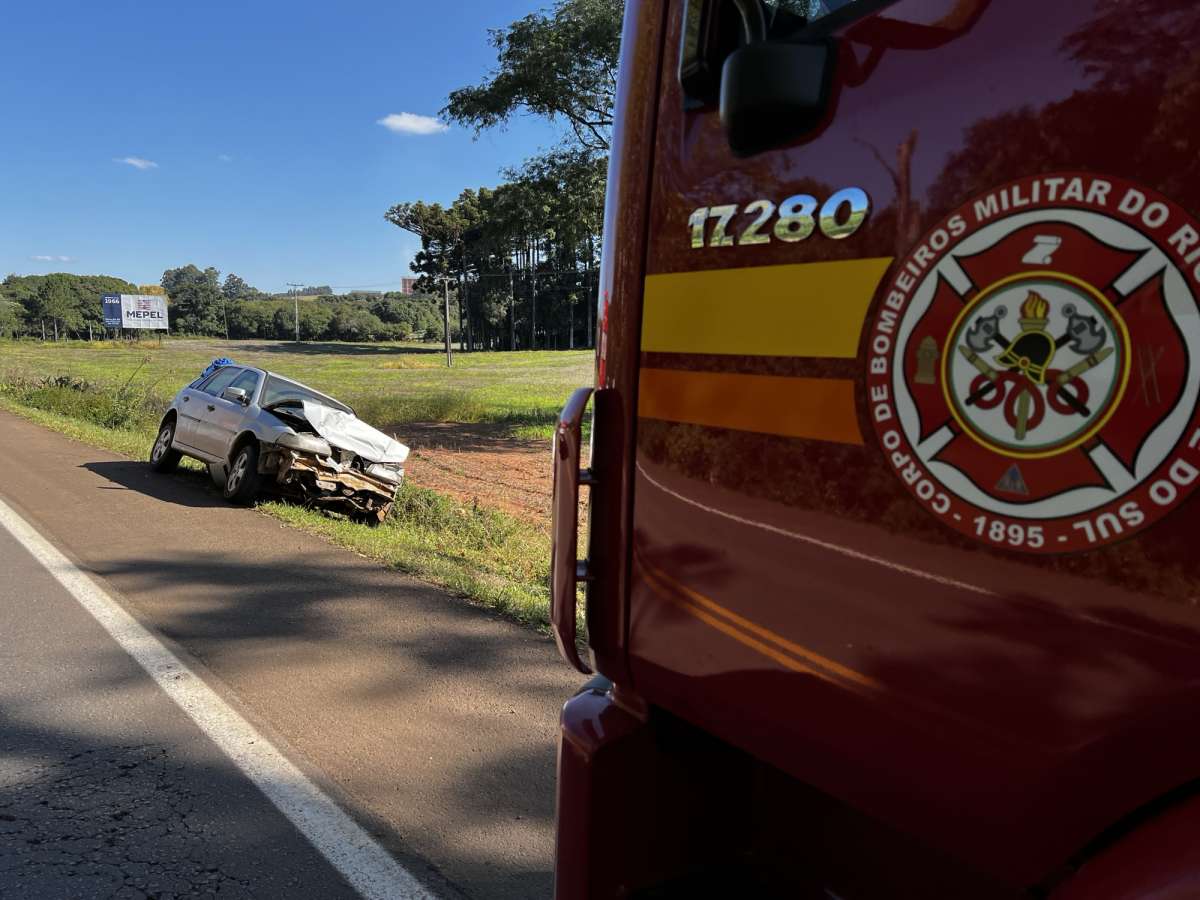 Acidente de trânsito deixa condutor ferido na ERS-135, entre Estação e Getúlio Vargas