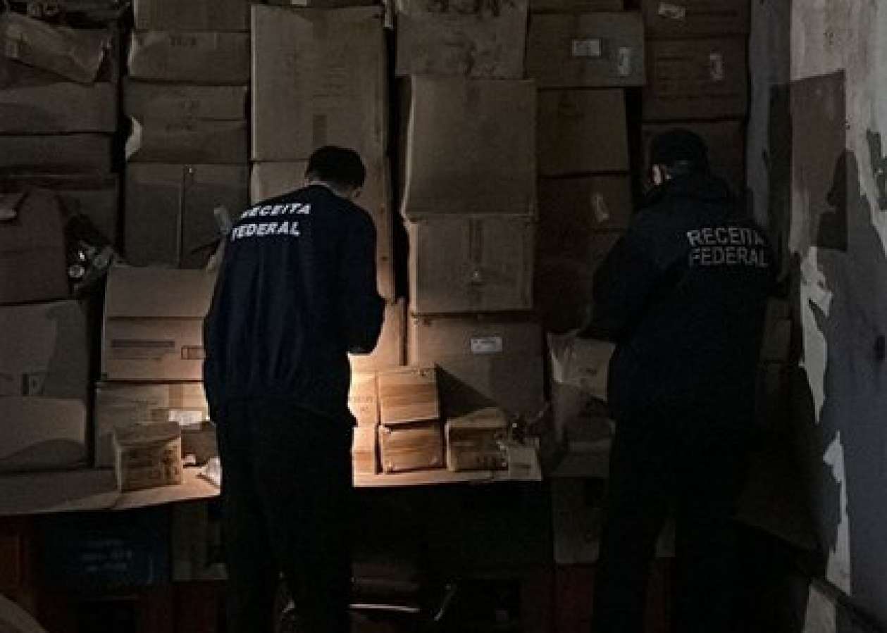 Homem é preso durante operação da Polícia Federal contra o descaminho, em Marcelino Ramos