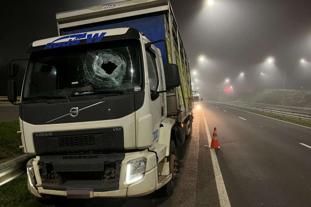 Morre caminhoneiro atingido por pedra na BR-386, em Lajeado