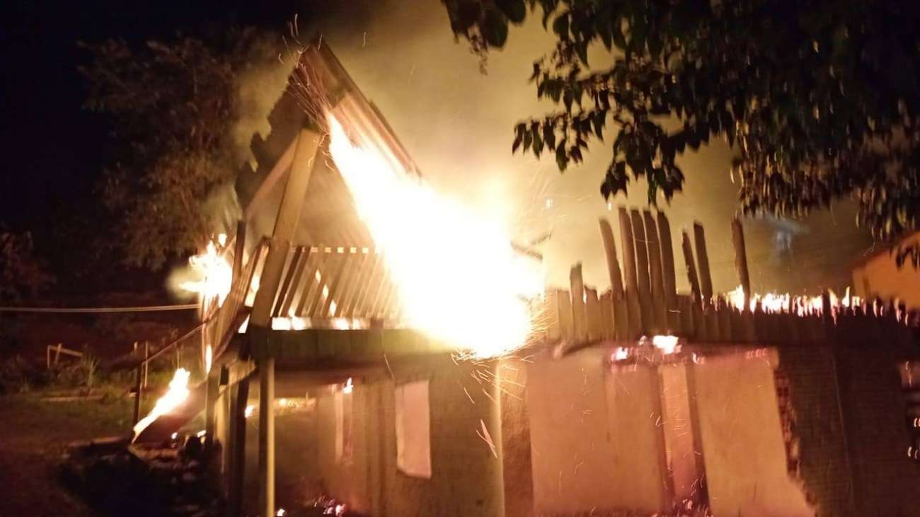 Madrugada de sábado teve dois incêndios na região