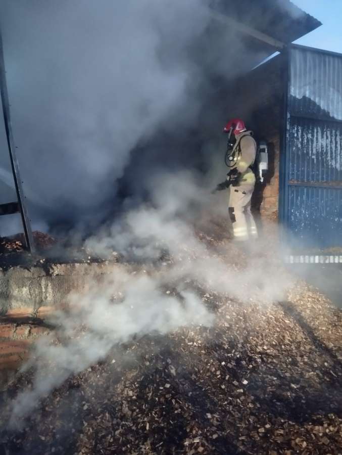 Incêndio atinge aviário no interior de Santa Cecília do Sul