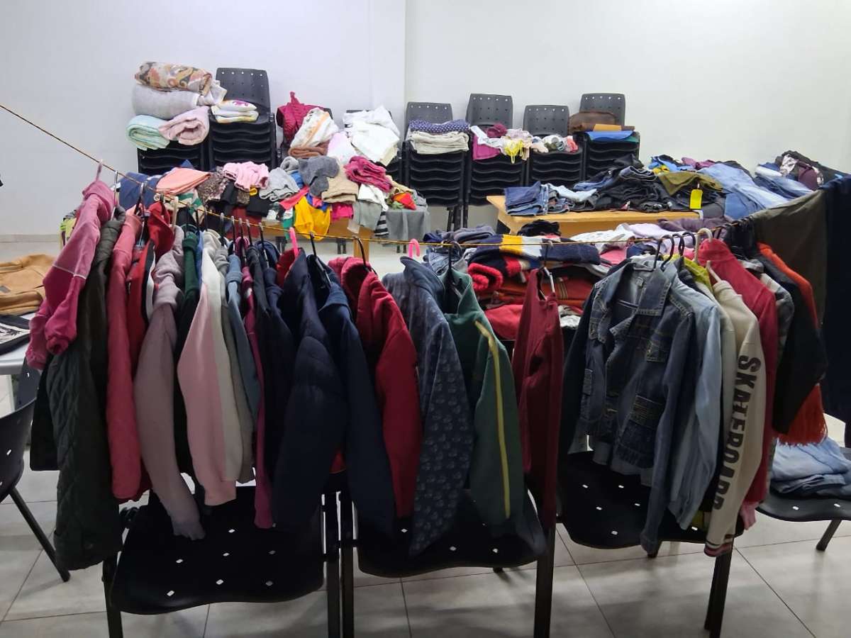 Brechó solidário deste sábado aquece o inverno tapejarense