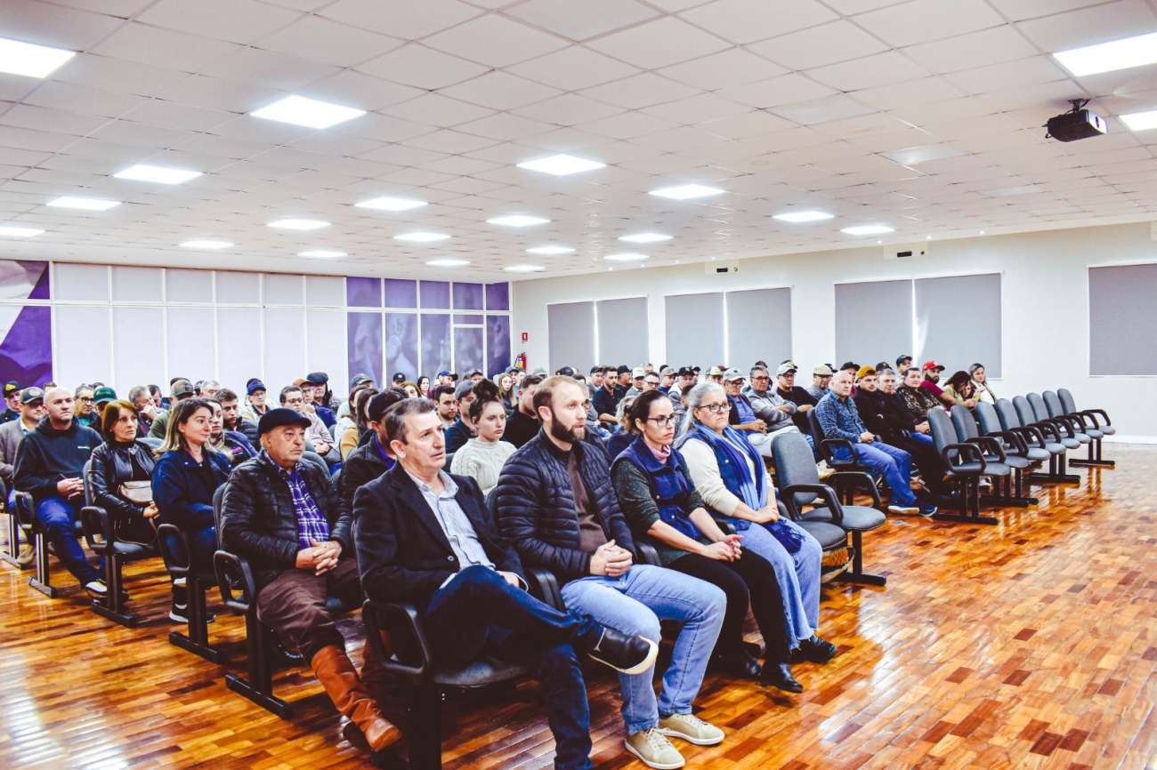Vereadores de Ibiaçá participam de reunião sobre Programa Terra Forte