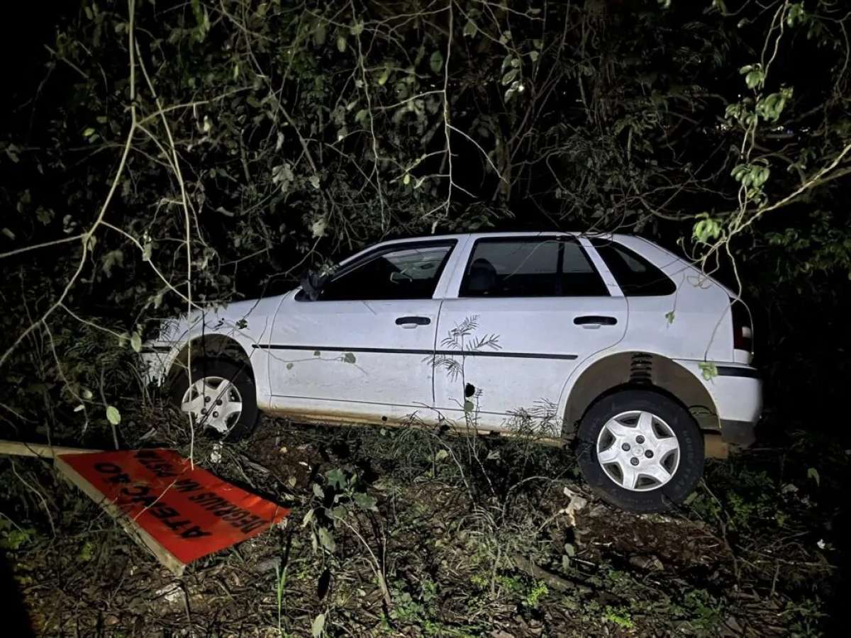 Veículo sai da pista em sinistro de trânsito em Getúlio Vargas