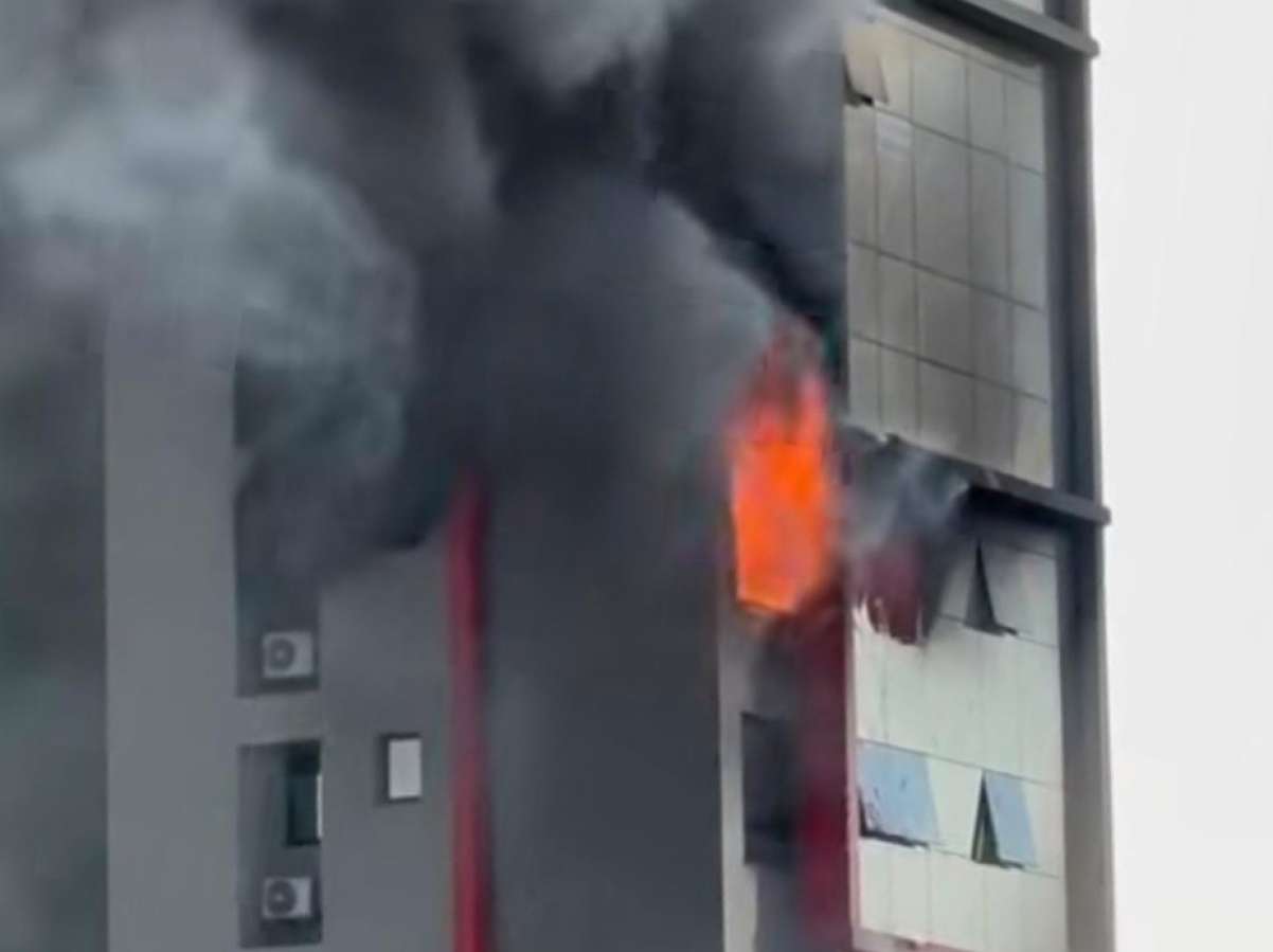 Incêndio atinge apartamento no Centro de Passo Fundo e deixa duas pessoas feridas