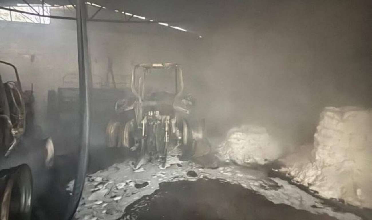 Incêndio atinge pavilhão e destrói máquinas agrícolas no interior de Ipiranga do Sul