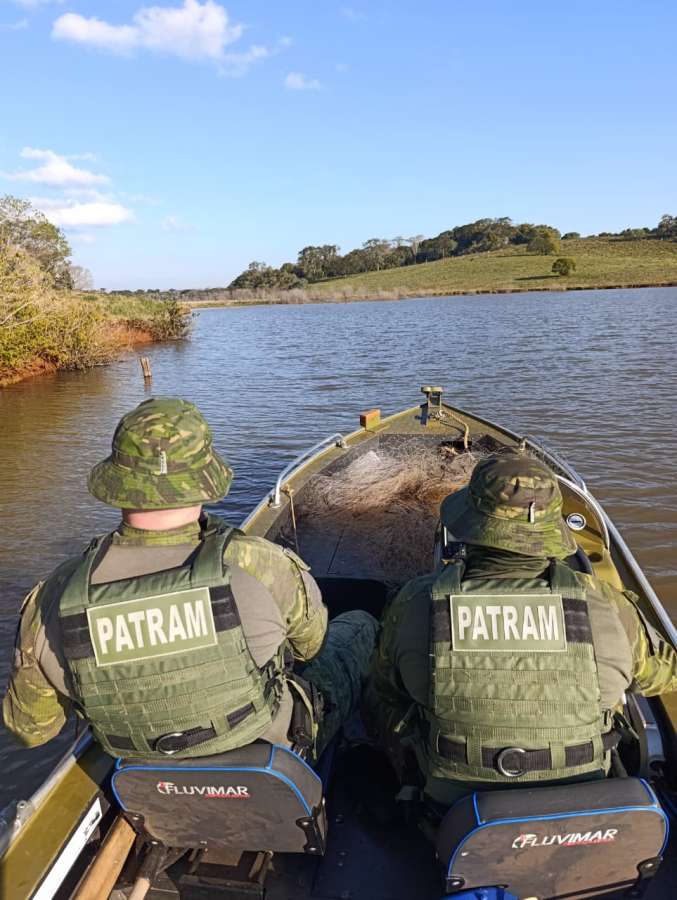Brigada Militar apreende petrechos de pesca predatória na Barragem de Ernestina