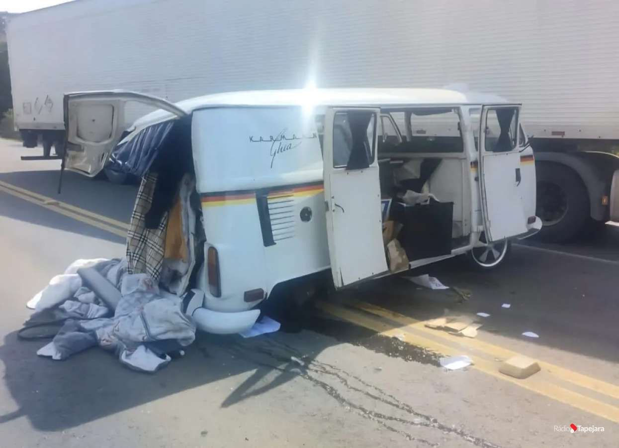 Colisão entre Kombi e Jeep deixa feridos na ERS-135, em Getúlio Vargas