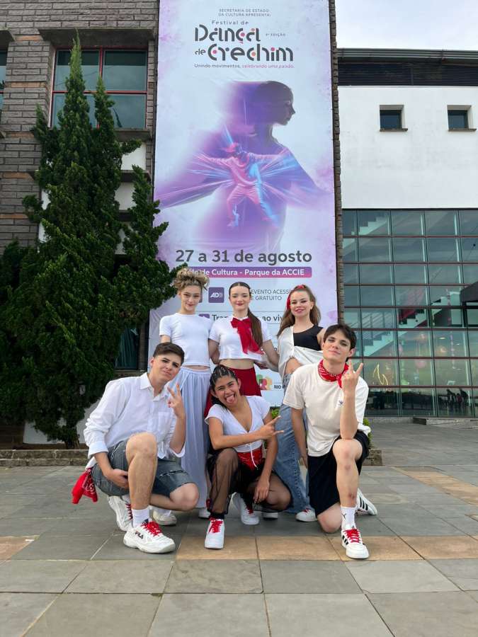 Hit Centro de Danças conquista 13 premiações e troféu bailarino e bailarina destaque do Festival de Erechim