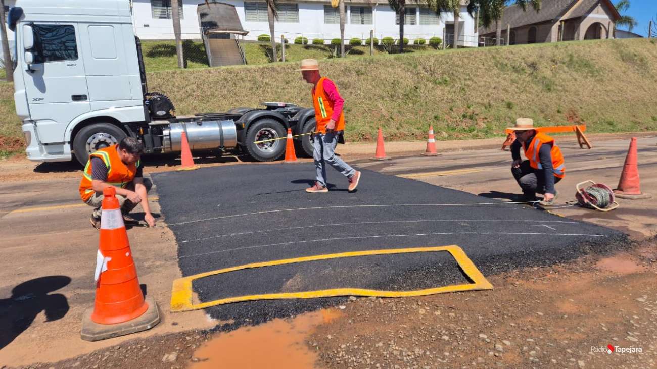 Prefeitura inicia implantação de ondulações transversais na ERS-467, em Tapejara