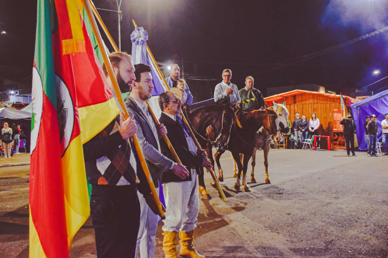 Semana Farroupilha tem abertura oficial em Ibiaçá com chegada da Chama Crioula